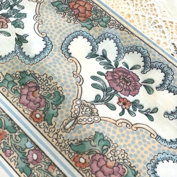 Louis Nichole designer vintage twin sheets in excellent condition. Four pieces. - Picture 5 of 12